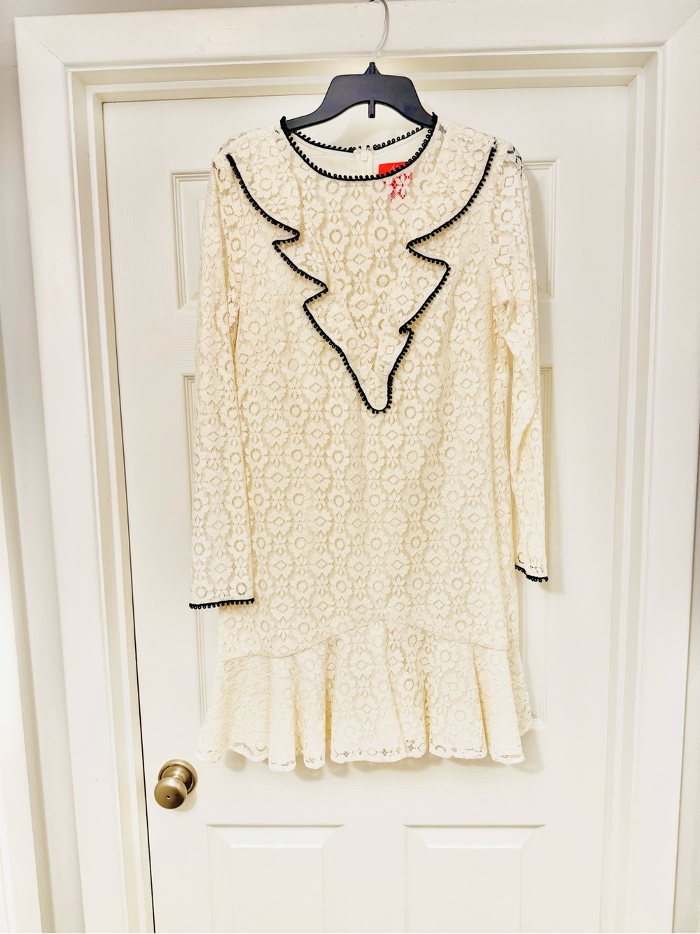 Monique Lhuillier White Lace Long-Sleeve Ruffle Dress with Black Trim - Picture 7 of 13